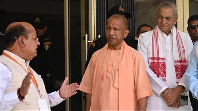 यूनिवर्सिटी भवन हैंडओवर में देरी पर भड़के सीएम योगी