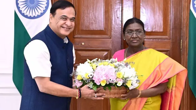 राष्ट्रपति मुर्मू से मिले हिमंत बिस्वा सरमा, असम के आर्थिक विकास और इंफ्रास्ट्रक्चर विस्तार पर हुई अहम चर्चा
