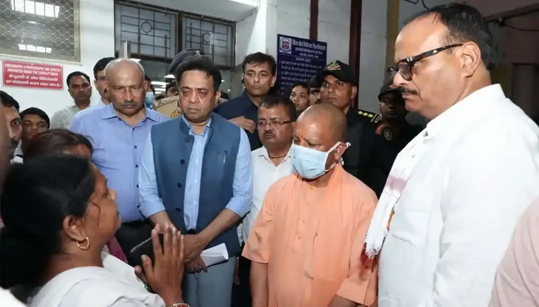 लखनऊ अग्निकांड, पीएम मोदी और सीएम योगी ने बढ़ाया मदद का हाथ