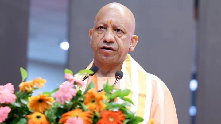 लोकतंत्र सेनानी स्वास्थ्य योजना, CM योगी ने 5 लाख रुपये की कैशलेस इलाज