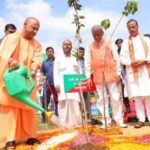 विश्व पर्यावरण दिवस 2026: सीएम योगी ने लगाया आम का पौधा, कहा- पर्यावरण सुरक्षित रहेगा तो भविष्य भी सुरक्षित रहेगा