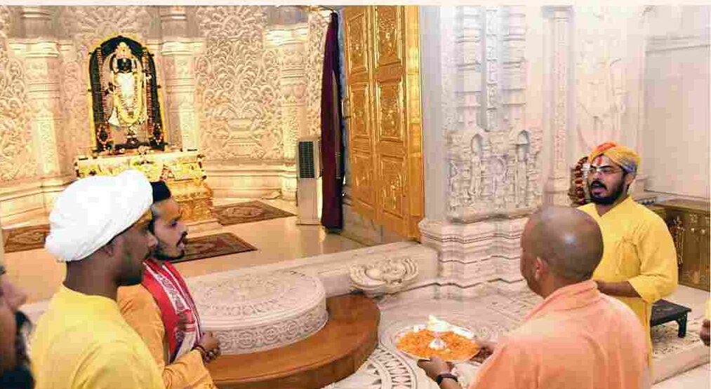 सीएम योगी अयोध्या दौरा, रामलला और हनुमानगढ़ी में किए दर्शन