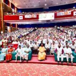 CM योगी की शिक्षकों से अपील: सोशल मीडिया की अफवाहों से युवाओं को बचाएं, विदेशी साजिशों से किया आगाह