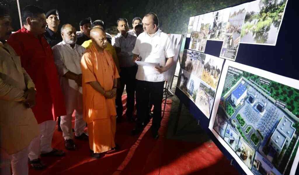 CM योगी ने काशी विश्वनाथ धाम की तैयारियों की समीक्षा की