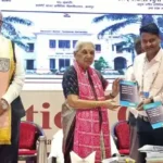 HBTU दीक्षांत समारोह में राज्यपाल आनंदीबेन पटेल सख्त, इंफ्रास्ट्रक्चर की खामियों पर मंच से अधिकारियों को लगाई फटकार