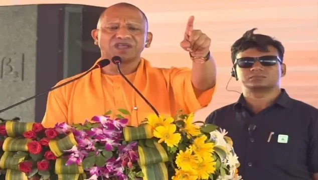 CM योगी प्रतापगढ़ दौरा, 'हिंदुओं की आस्था पर बोलने वाली सपा-कांग्रेस वक्फ पर चुप क्यों'