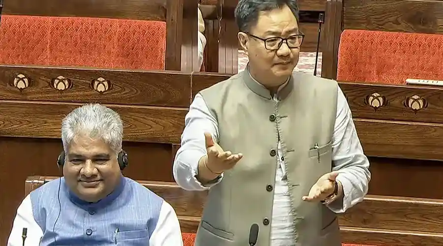 NEET पेपर लीक पर सरकार चर्चा को तैयार, किरेन रिजिजू