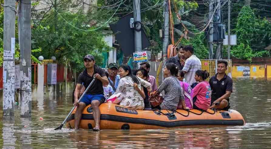 असम बाढ़, मृतकों की संख्या 75 पहुंची, अमित शाह ने हिमंत सरमा से की बात