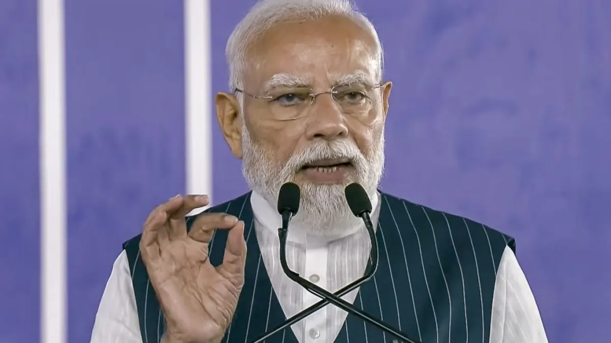 गुजरात के साणंद से पीएम मोदी का बड़ा संदेश
