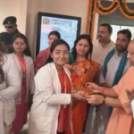 गोरखपुर में CM योगी ने आयुष यूनिवर्सिटी के छात्रावासों का किया लोकार्पण, विद्यार्थियों से पढ़ाई और सुविधाओं पर की चर्चा