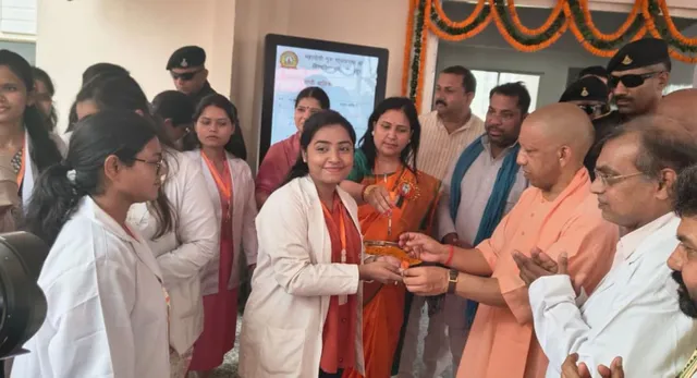 गोरखपुर में CM योगी ने आयुष यूनिवर्सिटी के छात्रावासों का किया लोकार्पण