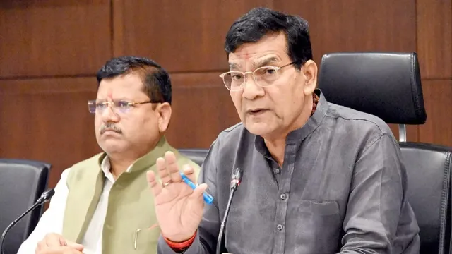 जलभराव पर अधिकारियों की होगी सीधी जवाबदेही, नगर विकास मंत्री एके शर्मा की सख्त चेतावनी