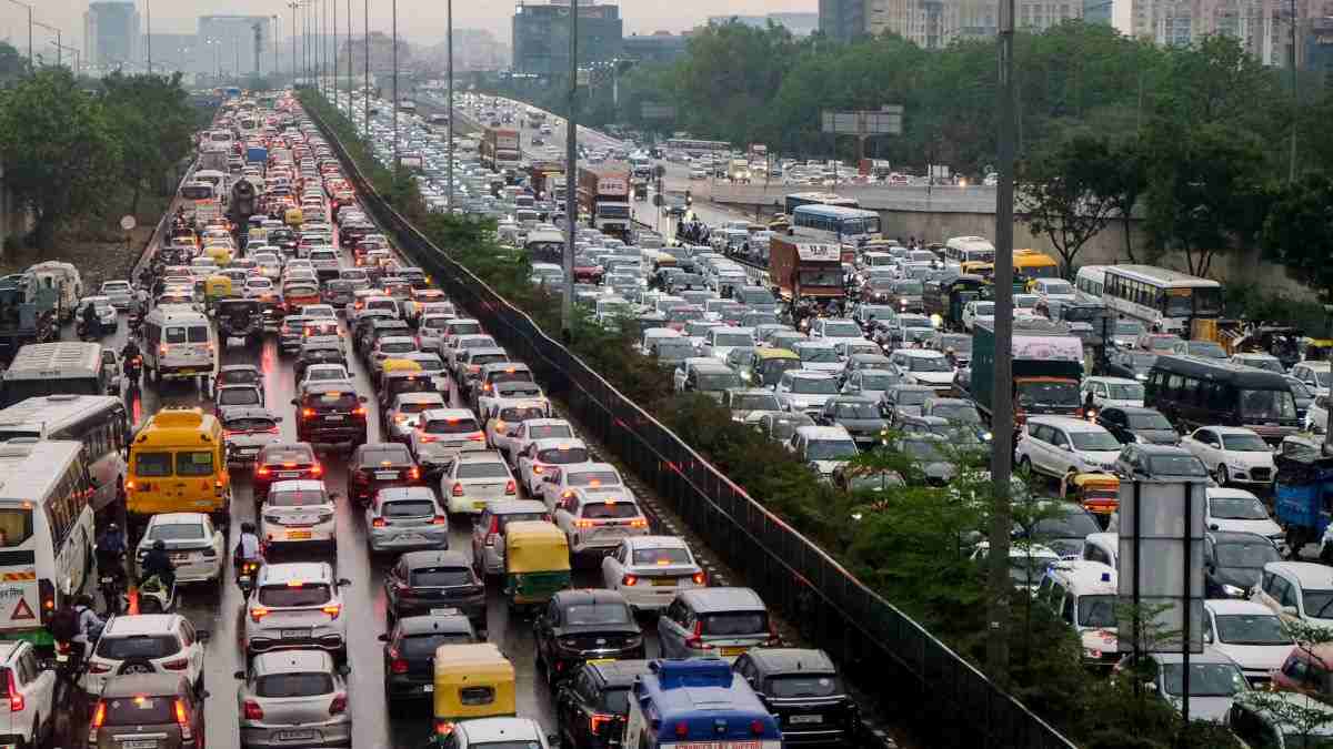 दिल्ली-NCR में तेज बारिश, यूपी-बिहार समेत 7 राज्यों के लिए रेड अलर्ट