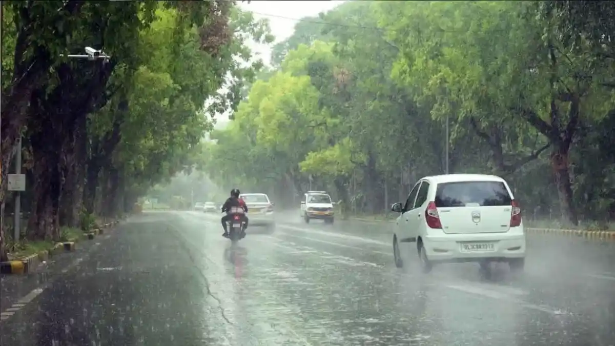 पूरे देश में छाया मानसून, दिल्ली-यूपी समेत कई राज्यों में आंधी