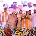बाराबंकी में CM योगी का विपक्ष पर तीखा हमला, बोले- सपा और कांग्रेस से सतर्क रहेंगे तो सुरक्षित रहेंगे