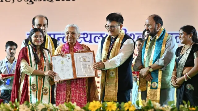 महिला अपराधों पर राज्यपाल आनंदीबेन पटेल ने जताई चिंता
