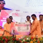 मुख्यमंत्री शिक्षक कैशलेस चिकित्सा योजना शुरू: 12 लाख शिक्षकों को मिलेगा मुफ्त इलाज, 1.10 करोड़ छात्रों के खातों में पहुंचे 1200 रुपये