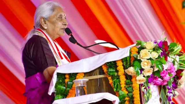 यूपी आम निर्यात, राज्यपाल आनंदीबेन पटेल ने दूर करने को कहा निर्यात की बाधाएं