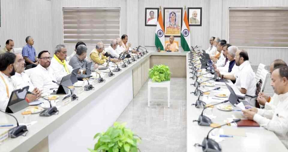 यूपी कैबिनेट बैठक 2026, छात्राओं को स्कूटी, दो नए एक्सप्रेसवे