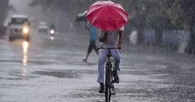 यूपी में बदला मानसून का मिजाज, कई जिलों में भारी बारिश का ऑरेंज अलर्ट
