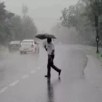 यूपी मौसम अपडेट: कई जिलों में तेज आंधी-बारिश का अलर्ट, पूर्वी और पश्चिमी उत्तर प्रदेश में भारी बारिश की चेतावनी