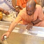 श्रावण मास के पहले दिन बाबा विश्वनाथ के दरबार पहुंचे सीएम योगी, काल भैरव मंदिर में भी किया दर्शन-पूजन
