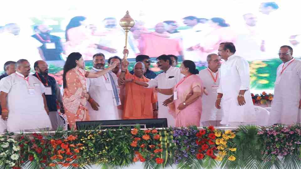 'सैफई सिंडिकेट' पर सीएम योगी का बड़ा हमला