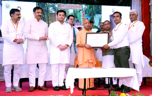 स्कूल चलो अभियान, सहारनपुर से सीएम योगी ने किया दूसरे चरण का शुभारंभ