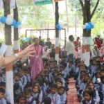 गोरखपुर में जेन अल्फा संग एयर चीफ मार्शल की खास बातचीत, बोले- फिल्मों जैसा नहीं होता युद्ध