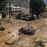 नेपाल बाढ़ से गंडक में बढ़ा पानी, महराजगंज-कुशीनगर में हाई अलर्ट; वाल्मीकि बैराज के 36 फाटक खुले