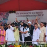 मेरठ में CM योगी ने कांवड़ियों पर बरसाए फूल, बोले- शिवरात्रि तक रोजाना होगी हेलीकॉप्टर से पुष्पवर्षा