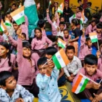 यूपी के 1.32 लाख स्कूलों में शान से लहराया तिरंगा, 1.41 करोड़ बच्चों ने लगाया ‘भारत माता की जय’ का जयघोष
