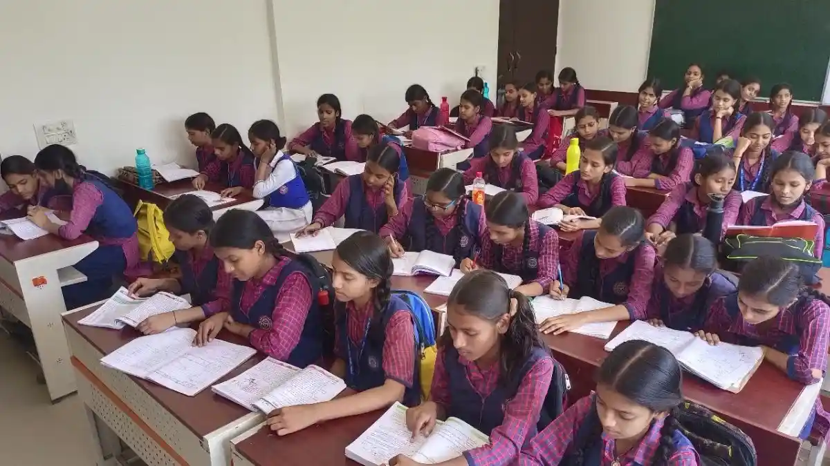 यूपी के परिषदीय स्कूलों में नया बदलाव, अगस्त से हर शनिवार होगा ‘बैगलेस डे’