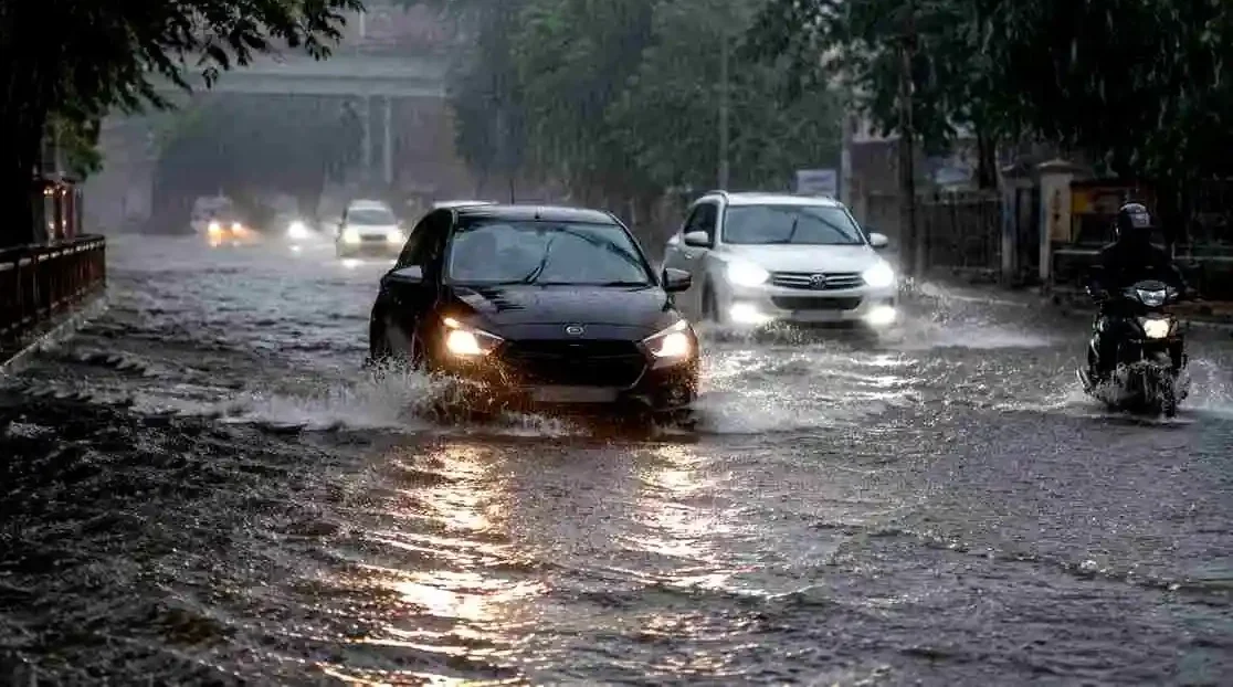 यूपी में मानसून का असर तेज, कई जिलों में भारी बारिश का अलर्ट