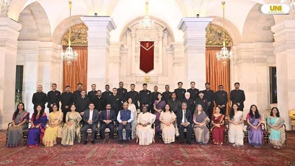 राष्ट्रपति मुर्मु का IIS अधिकारियों को संदेश