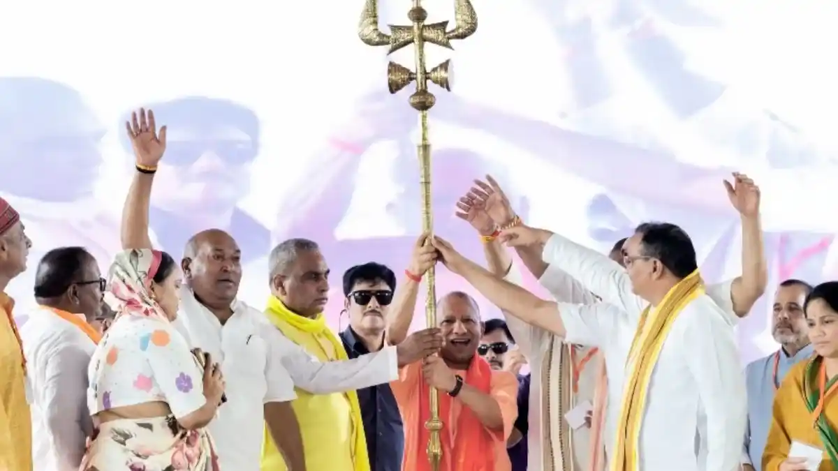 सीएम योगी अम्बेडकरनगर में विकास की बौछार, स्वास्थ्य से आवास तक लाभार्थियों को मिली बड़ी सौगात