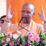 ‘स्मार्टफोन से दूरी, अच्छी किताबों से दोस्ती’, सीएम योगी ने छात्राओं को बताया सफलता का मंत्र