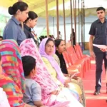 गोरखपुर में सीएम योगी आदित्यनाथ ने जनता दर्शन में सुनीं 150 लोगों की समस्याएं, समाधान का दिया भरोसा