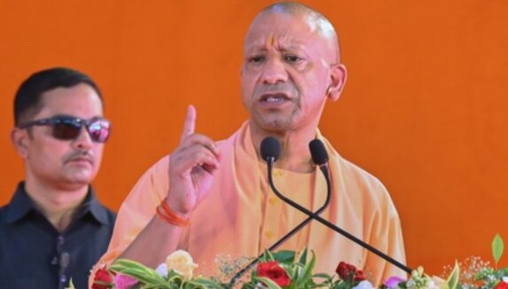 CM योगी बोले- कैचमेंट एरिया में निर्माण से बढ़ी बाढ़ की विभीषिका