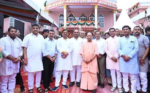 CM योगी बोले- समाज को बांटने वालों से रहें सावधान