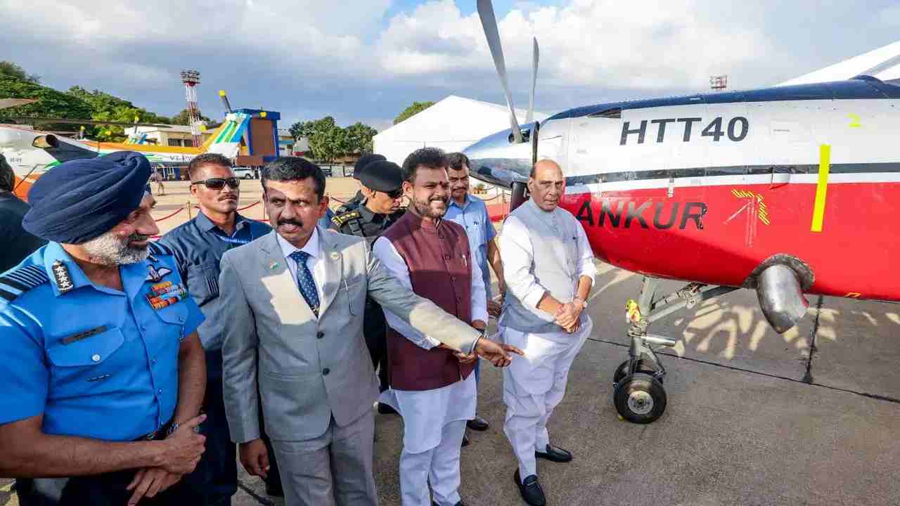 Tejas Twin Seater, HTT-40 और Dhruv NG की डिलीवरी