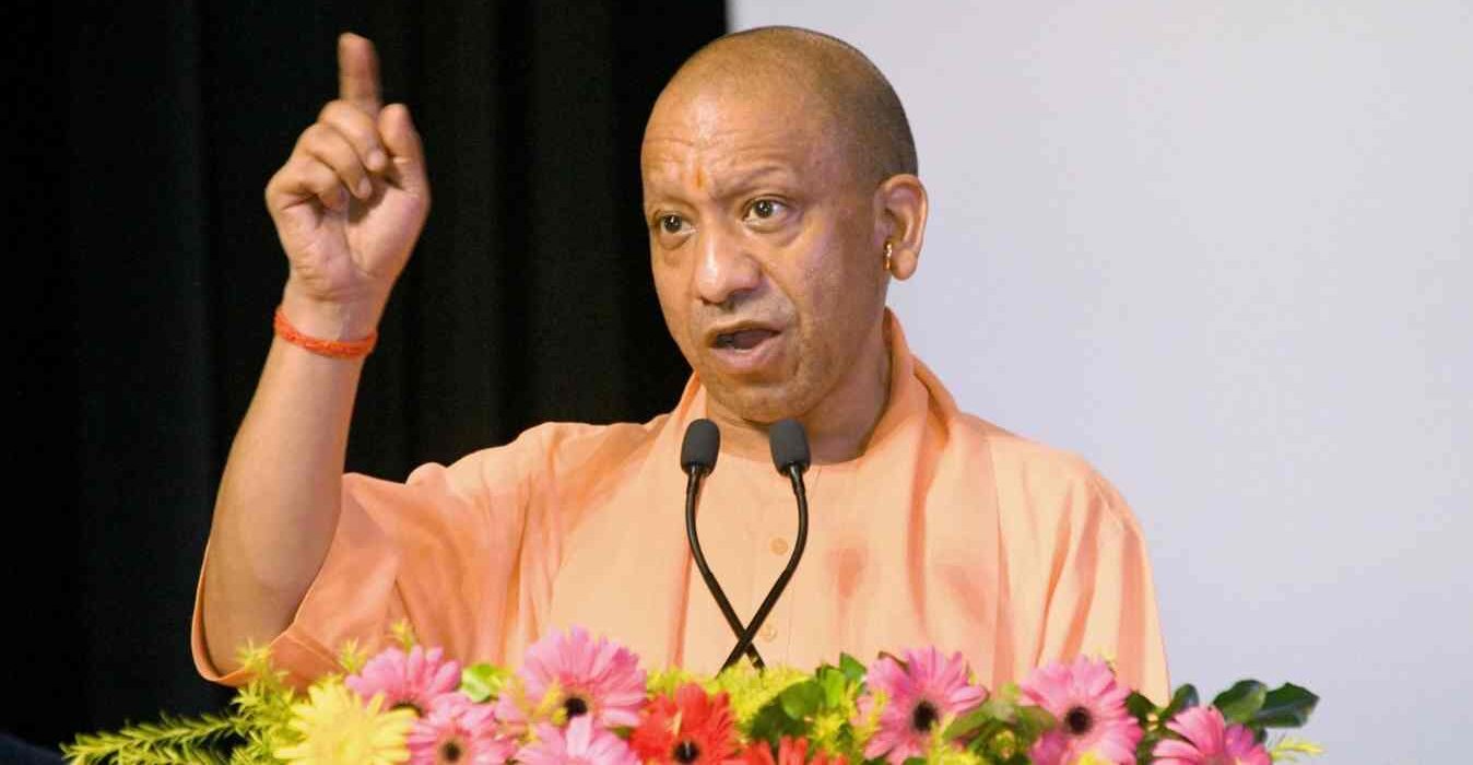 अब सिफारिश से नहीं मिलती नौकरी, सीएम योगी
