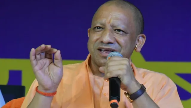 काशी में बोले सीएम योगी, आंगनबाड़ी केंद्रों के बच्चों को मिलेंगी दो-दो यूनिफॉर्म