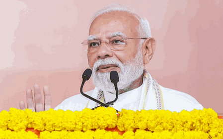 गुजरात में पीएम मोदी का शक्ति प्रदर्शन, नवसारी में जनसभा को किया संबोधित