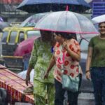 मौसम का बदला मिजाज: आज नौ राज्यों में आंधी-बारिश के आसार, मैदानी इलाकों में गिरा तापमान; पहाड़ों पर बर्फबारी और भूस्खलन