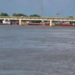 यूपी में बाढ़ का कहर: अवध में सरयू उफान पर, शारदा घटने के बाद भी खतरे के निशान से ऊपर