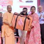 योगी बोले- सैफई महोत्सव और बर्मिंघम की बग्गी में उलझीं सरकारों के पास कारीगरों के लिए नहीं थी फुर्सत