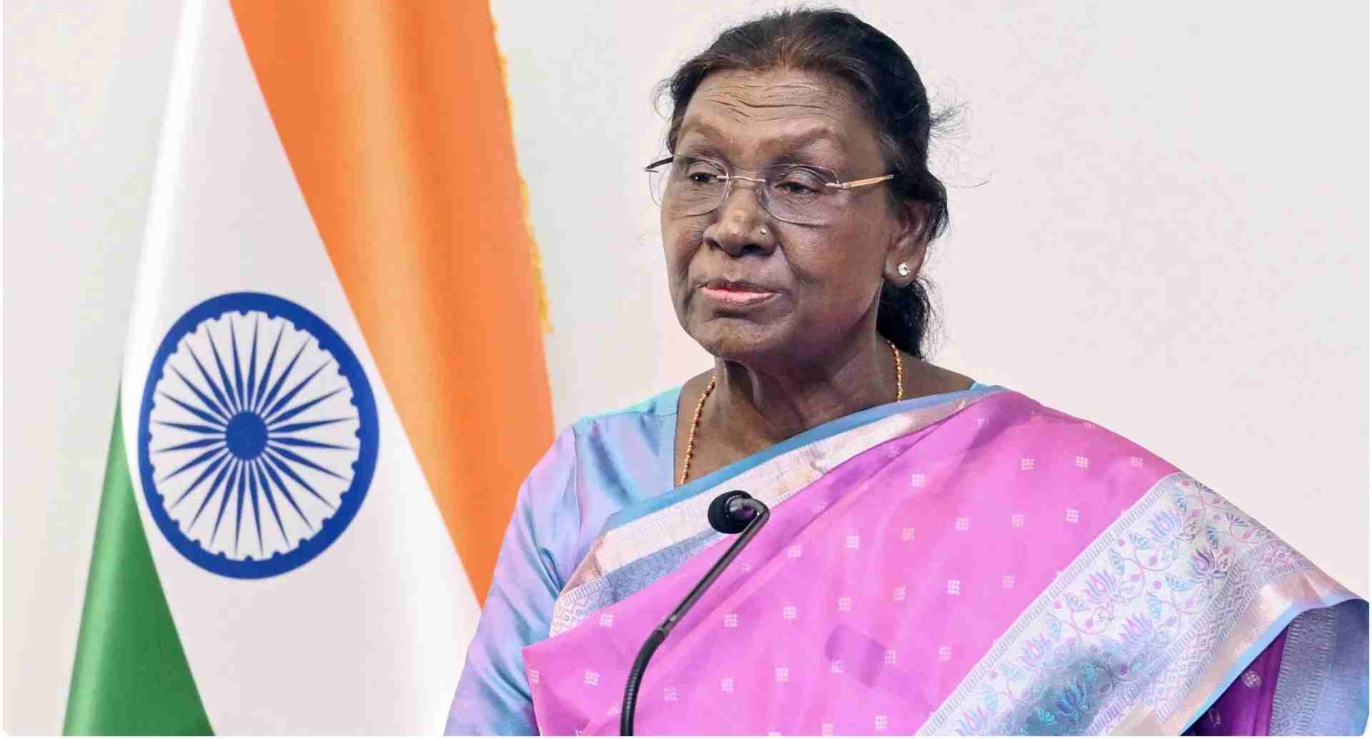 राष्ट्रपति मुर्मू ने छात्रों को बताया सेवा का महत्व, कहा- देश और समाज के हित को रखें ऊपर