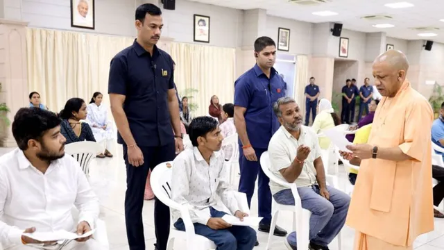 सीएम योगी जनता दर्शन में बोले- गरीब की जमीन पर कब्जा करने वालों पर हो कड़ी कार्रवाई