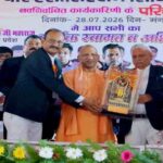 सीएम योगी ने प्रदेश के अधिवक्ताओं को दी कैशलेश इलाज की सौगात, कल्याण निधि बढ़ाकर 5 लाख रुपये करने का ऐलान